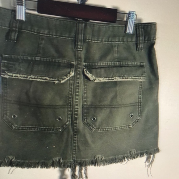 Olive Green Frayed Hem Utility Mini Skirt - Picture 2 of 2